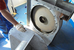 Произвели замену подшипников электродвигателя на предприятии